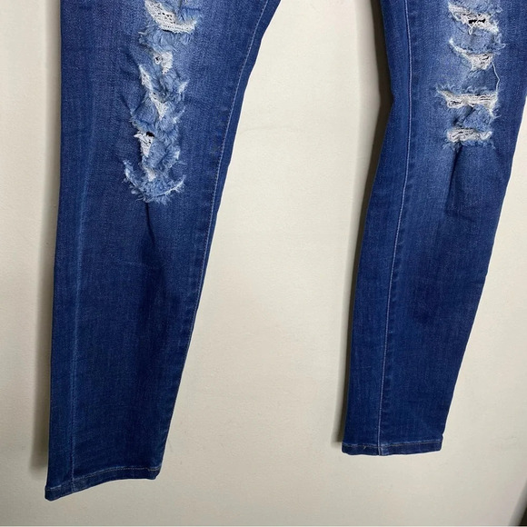 KanCan Medium Wash Blue Distressed Ripped Mid Rise Skinny Jeans Size 26/5 - Picture 8 of 12